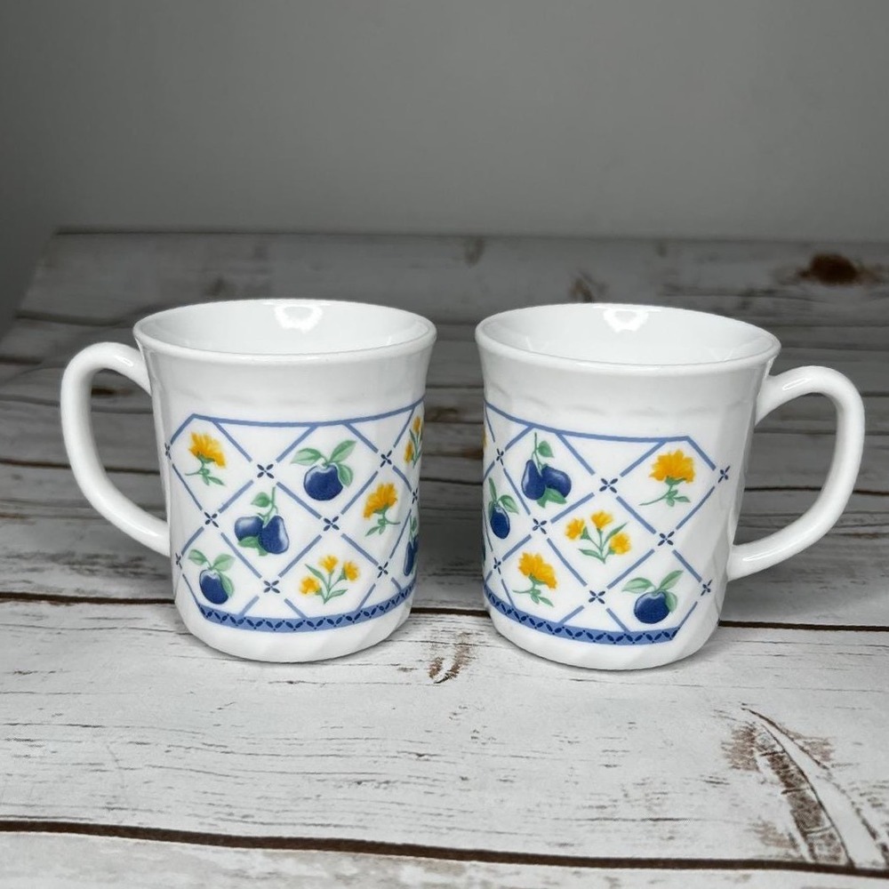 Arcopal France Fruit Trellis Milk Glass Mugs Set‎ of 2